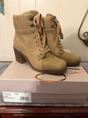 Crown Vintage Mocha Lace-Up Block Heel Ankle Boots - Women